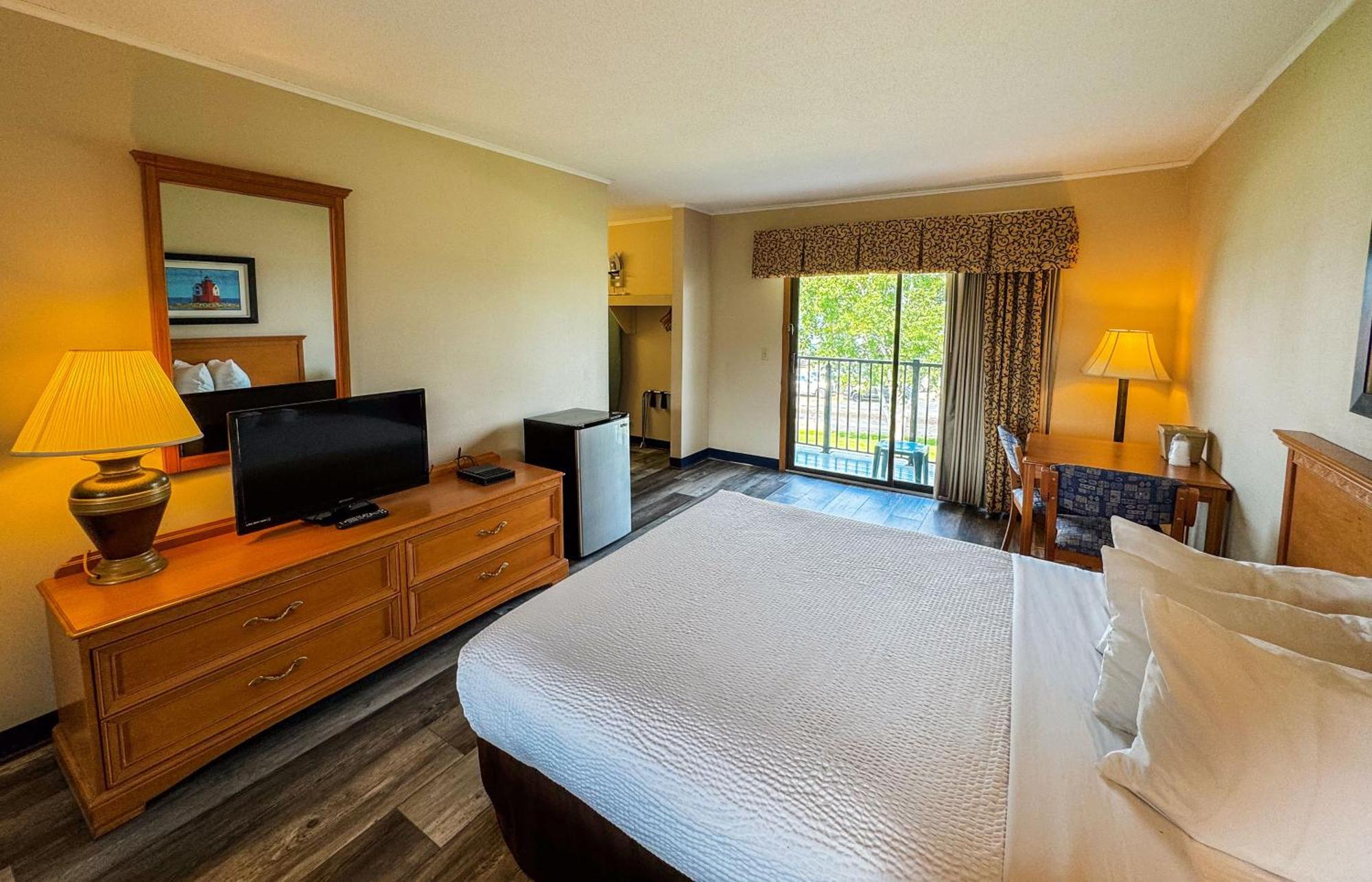 Days Inn By Wyndham Mackinaw City - Lakeview Eksteriør bilde