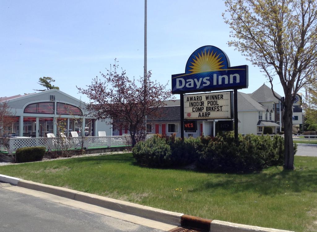 Days Inn By Wyndham Mackinaw City - Lakeview Eksteriør bilde
